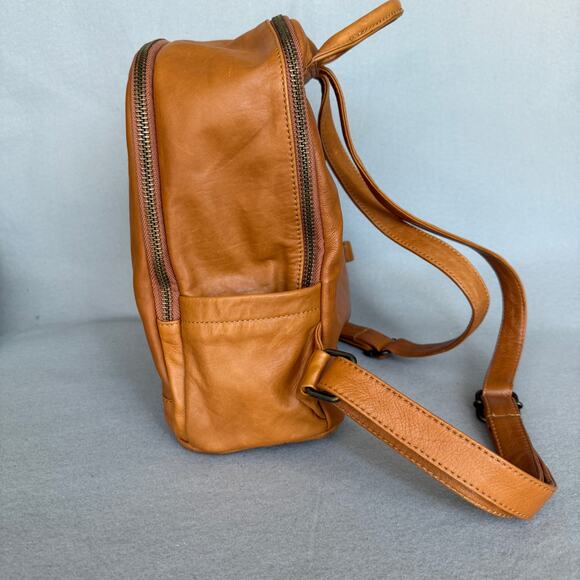 Wanderers Travel Co. THE NOOSA BACKPACK in tan - leather - purse - 13 x 12 - Picture 7 of 11